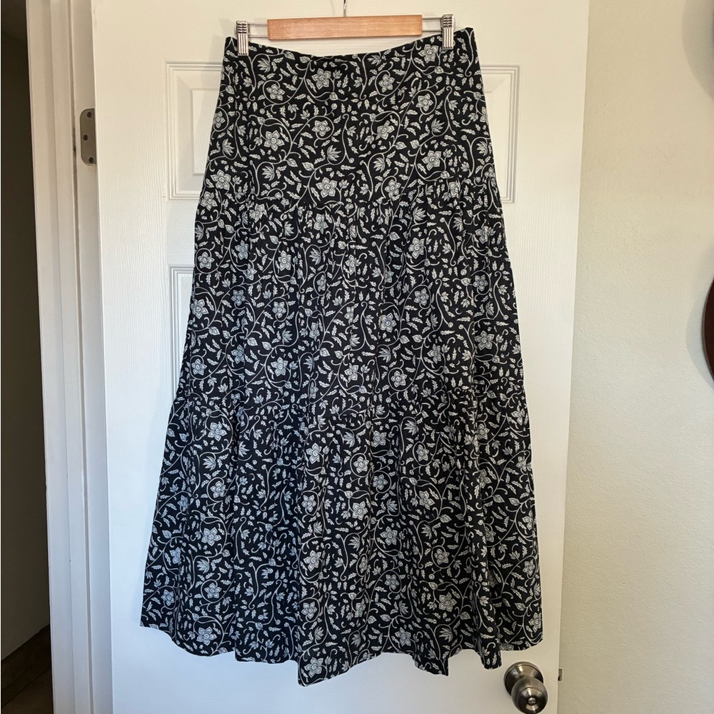 Neuflora Winona Skirt size M/L
